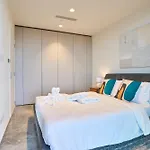 Stunning Seaview Mercury Tower Apartments - Luxurious Twin Units