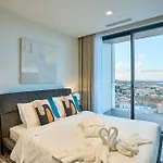 Stunning Seaview Mercury Tower Apartments - Luxurious Twin Units