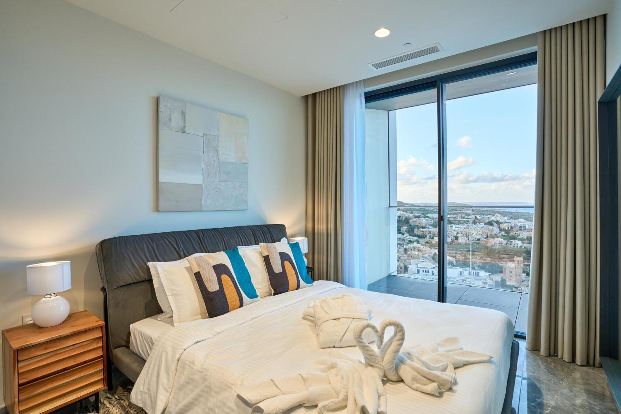 Stunning Seaview Mercury Tower - Luxurious Twin Units *