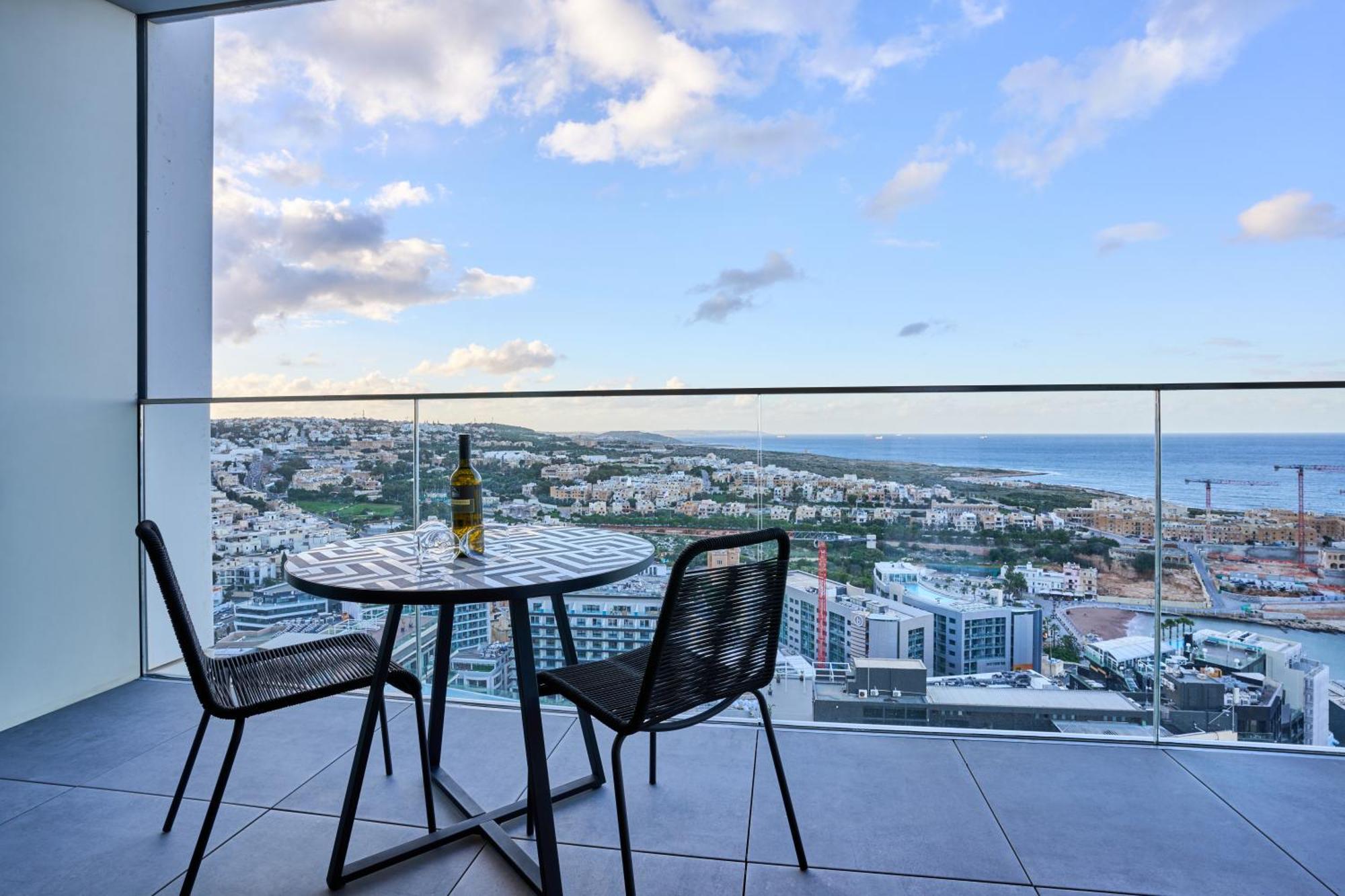 Stunning Seaview Mercury Tower - Luxurious Twin Units