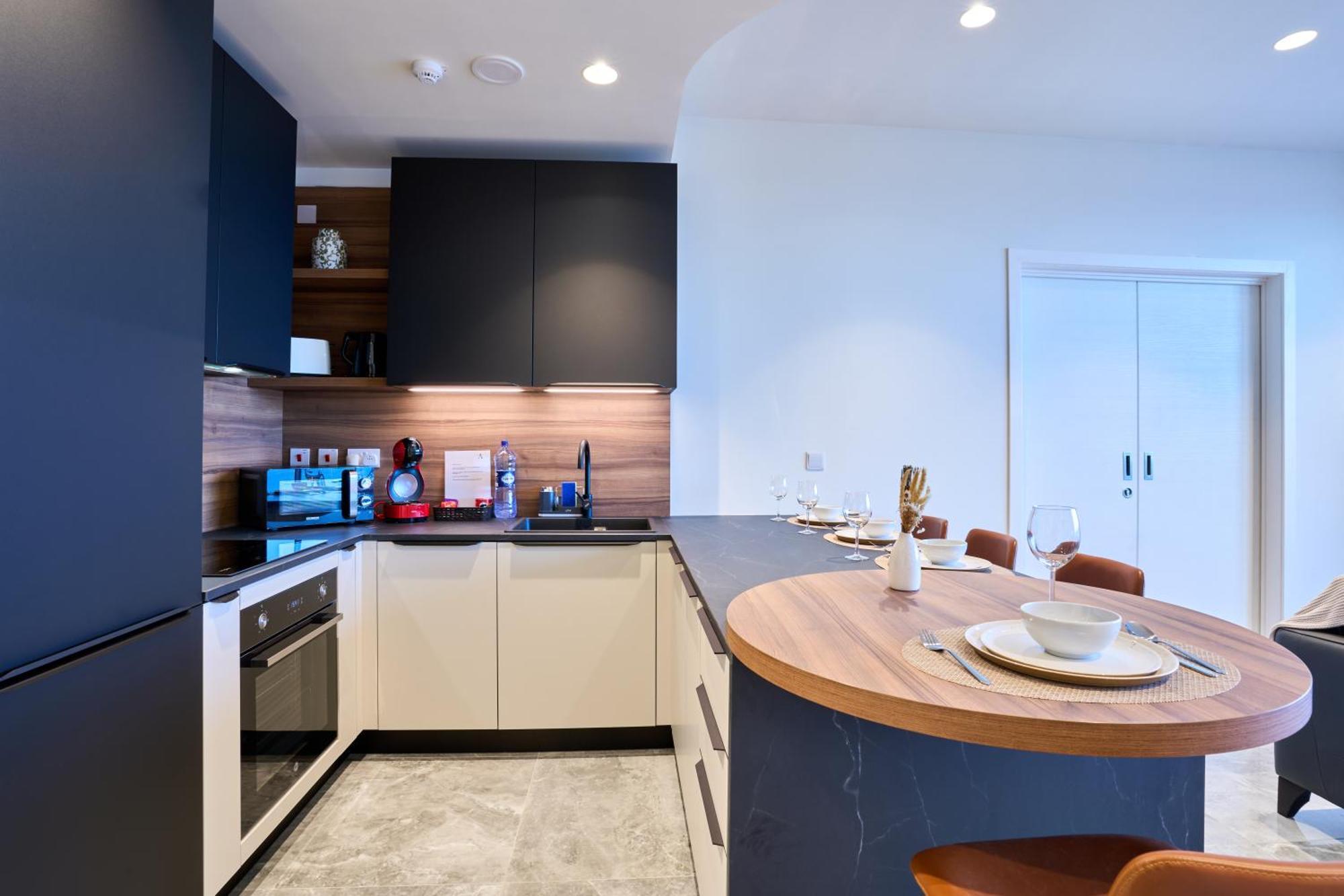 Stunning Seaview Mercury Tower - Luxurious Twin Units Apartment