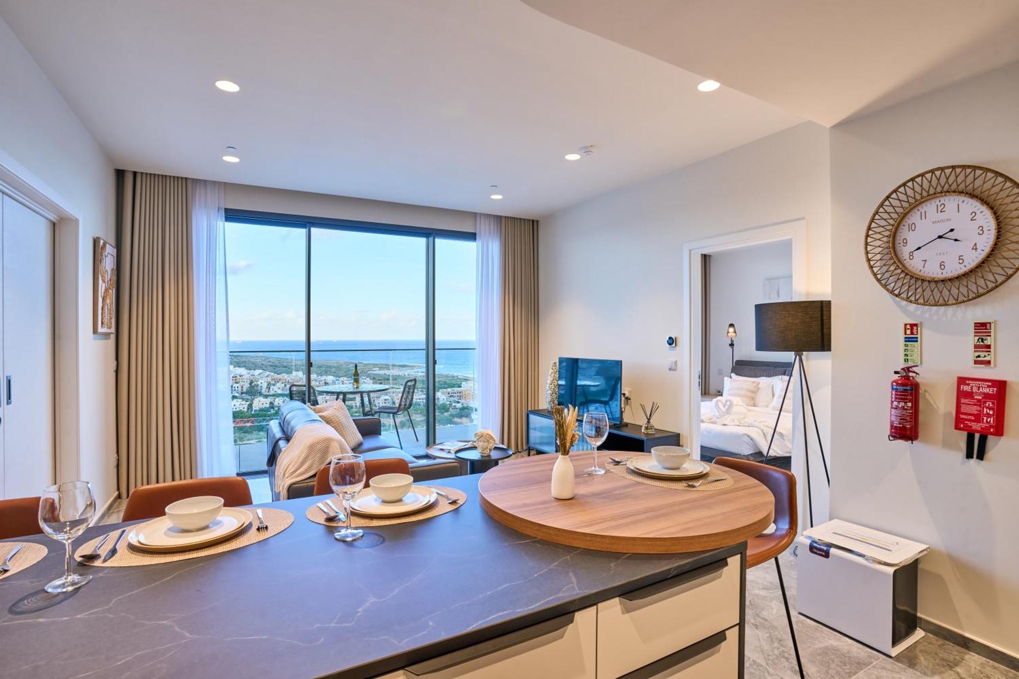 Stunning Seaview Mercury Tower - Luxurious Twin Units