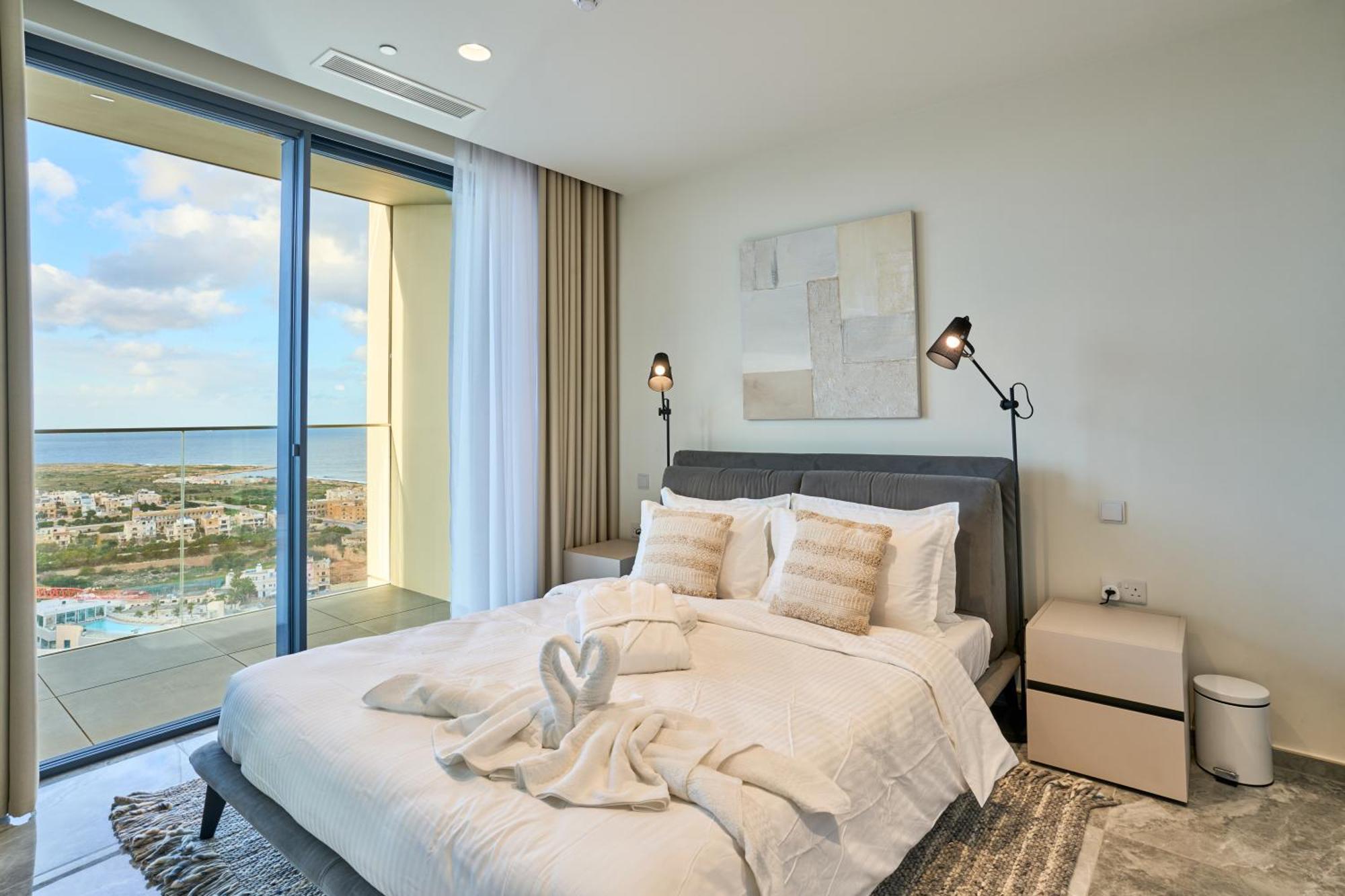 Stunning Seaview Mercury Tower - Luxurious Twin Units Apartment