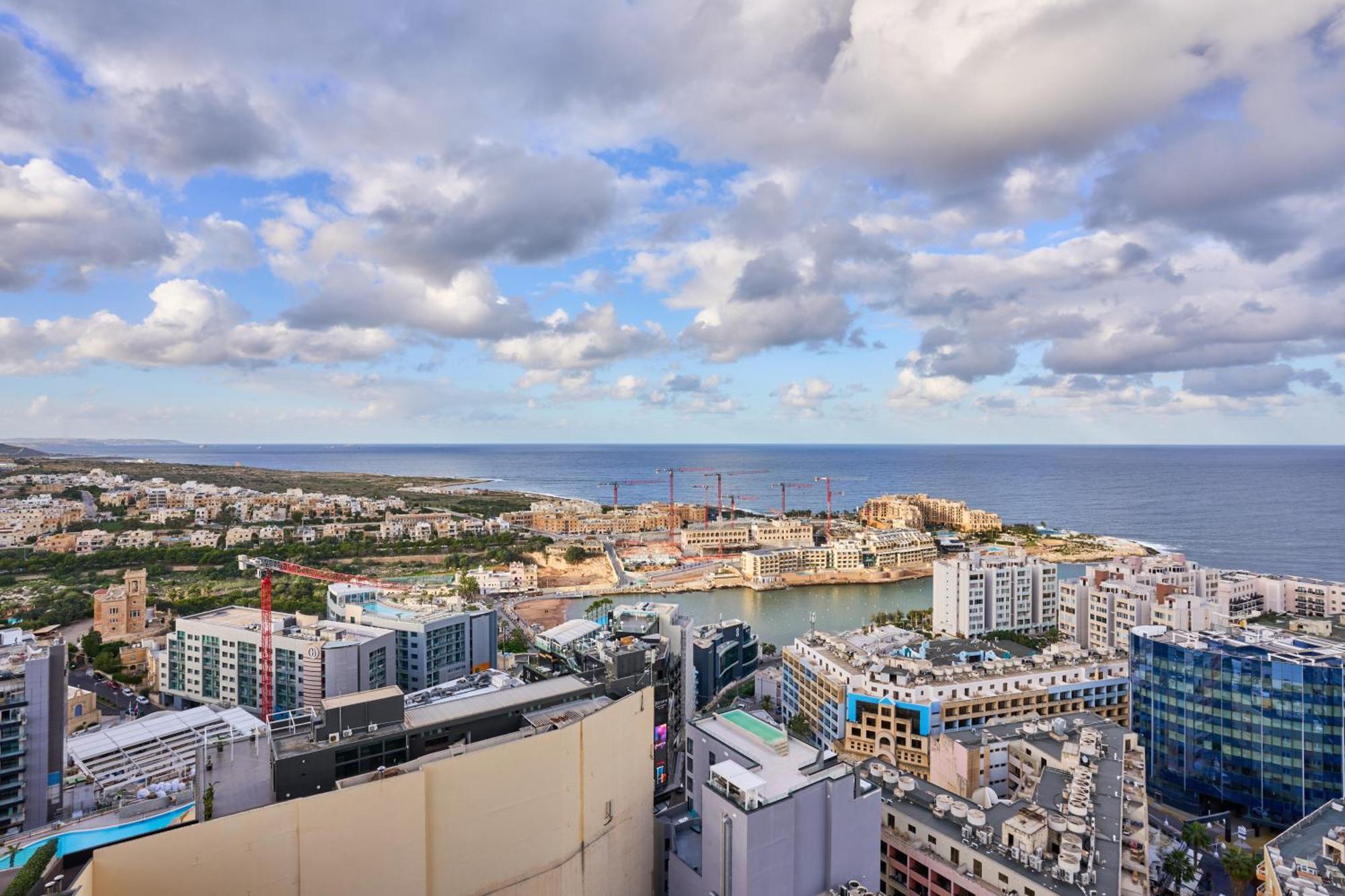 Stunning Seaview Mercury Tower - Luxurious Twin Units