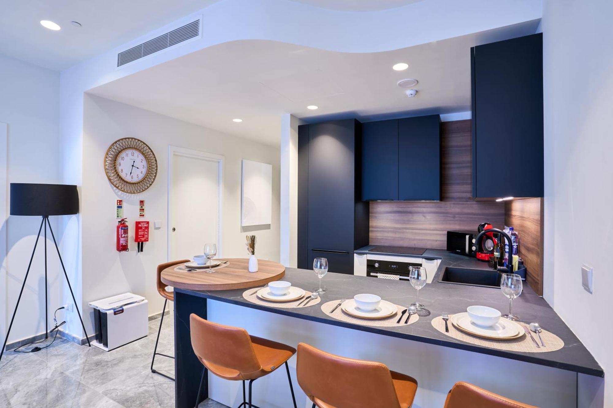 Stunning Seaview Mercury Tower - Luxurious Twin Units
