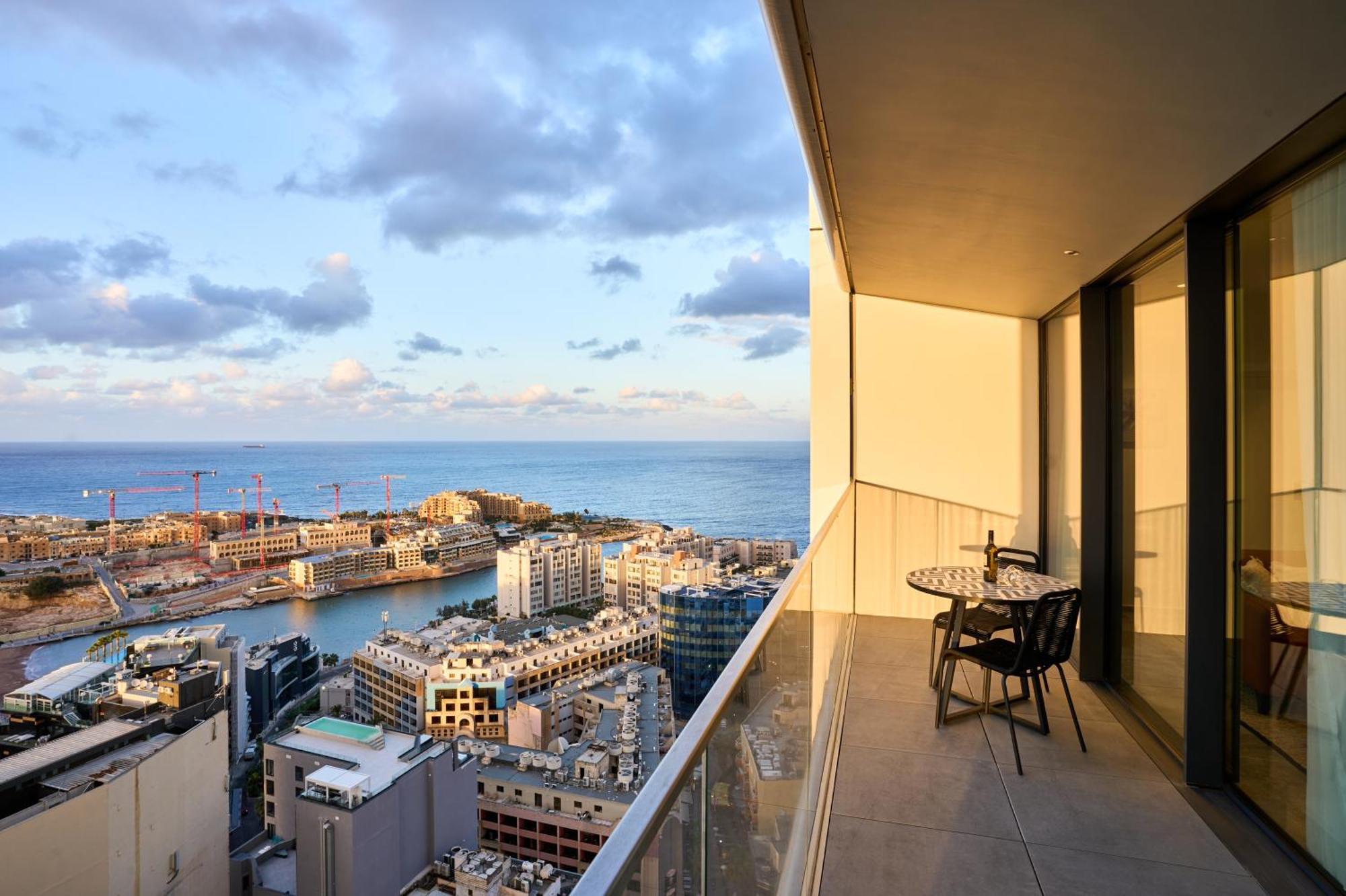 Apartment Stunning Seaview Mercury Tower - Luxurious Twin Units