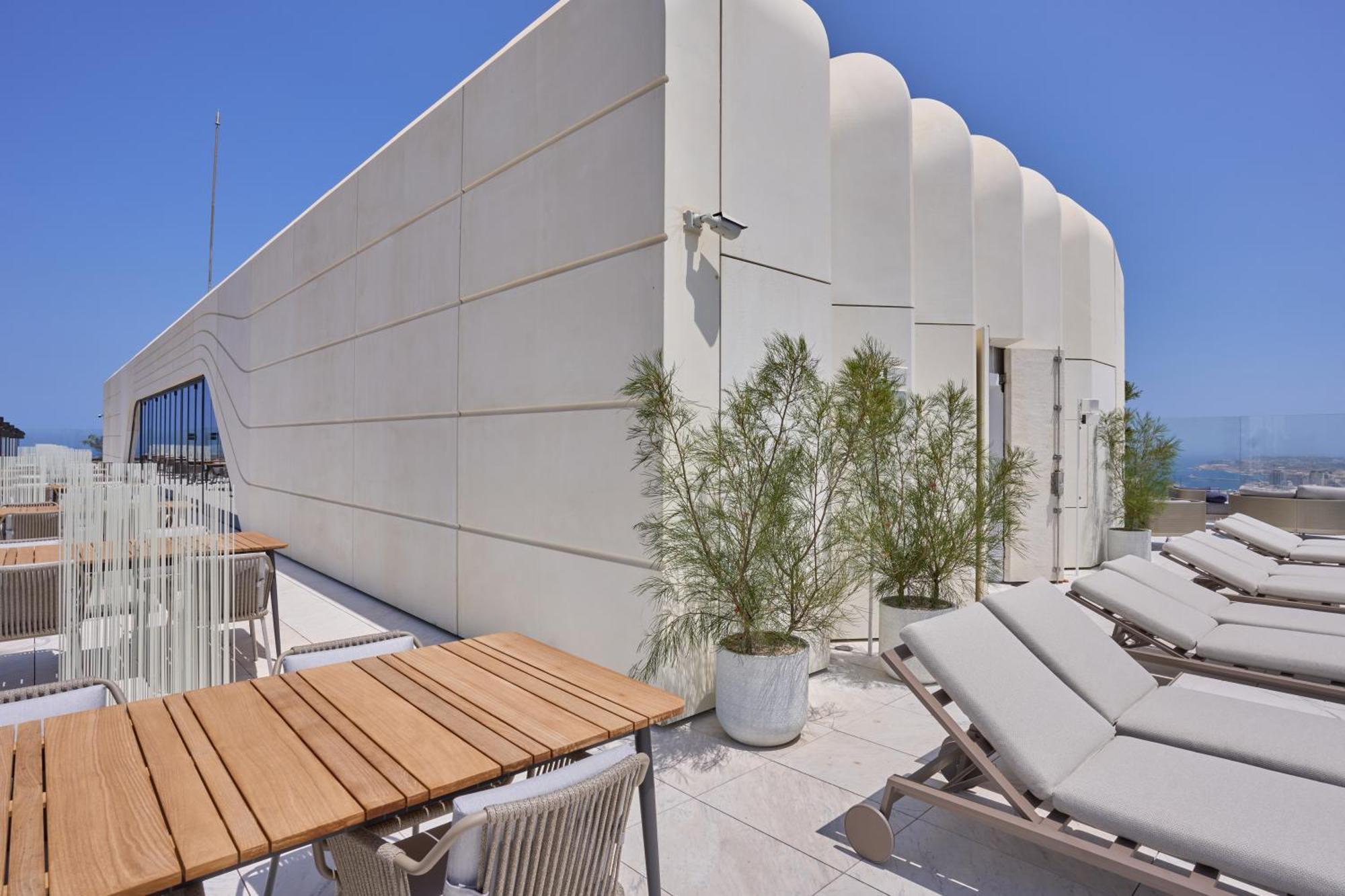 Stunning Seaview Mercury Tower - Luxurious Twin Units *